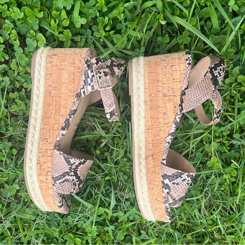Michael by Michael Shannon Woman’s Cheetah Print Platform Sandals Size 9 - Picture 4 of 7